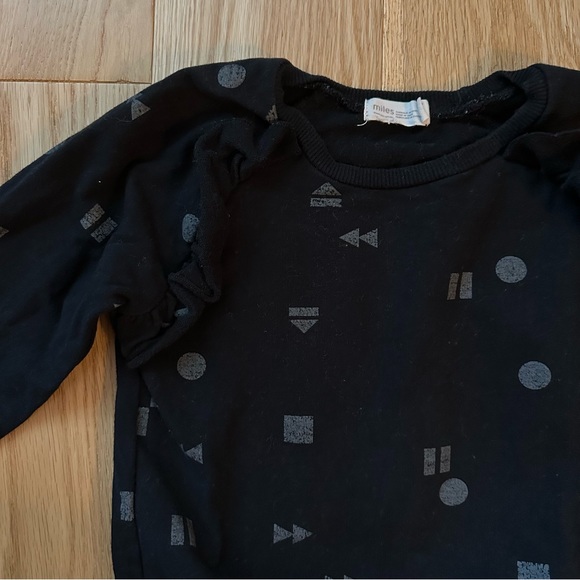 Black Geometric Ruffle Sweatshirt Size 3 - Picture 1 of 6